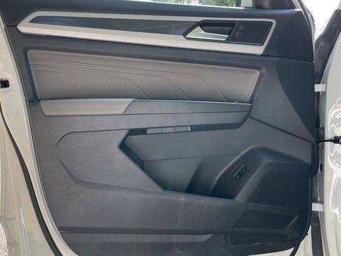 Used 2022 Volkswagen Atlas SEL R-Line image 13