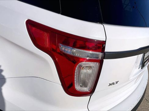 Used 2015 Ford Explorer XLT w/ Equipment Group 202A image 28