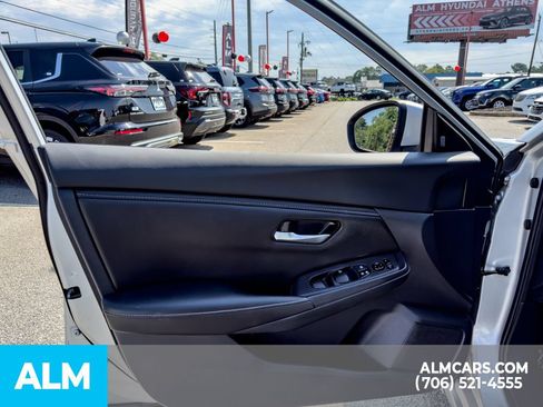 Used 2022 Nissan Sentra SV FWD image 11