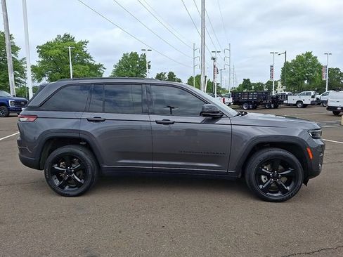 Used 2023 Jeep Grand Cherokee Altitude AWD/4WD image 7
