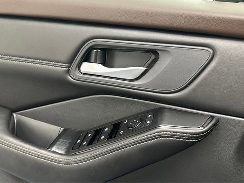 Certified 2023 Nissan Rogue SV w/ SV Premium Package image 19