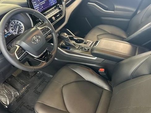 Used 2022 Toyota Highlander Limited AWD/4WD image 11