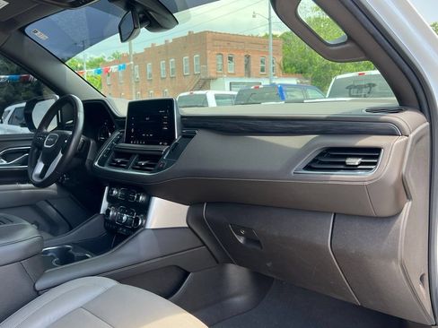Used 2021 GMC Yukon XL SLT w/ Rear Media and Nav Package AWD/4WD image 21