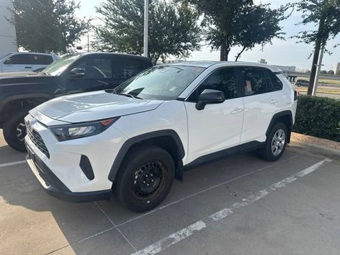Used 2022 Toyota RAV4 LE FWD image 1
