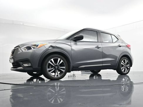 Used 2019 Nissan Kicks SR w/ SR Premium Package FWD image 34