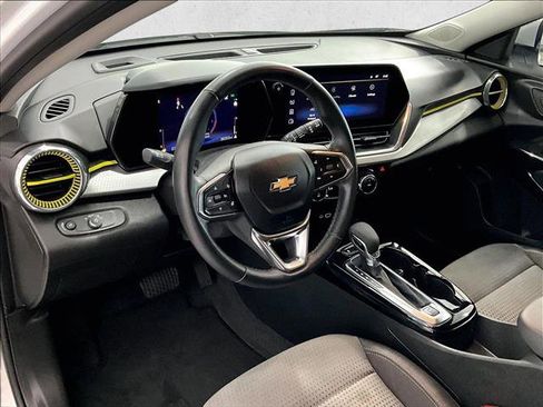 Used 2025 Chevrolet Trax LT w/ Driver Confidence Package FWD image 14