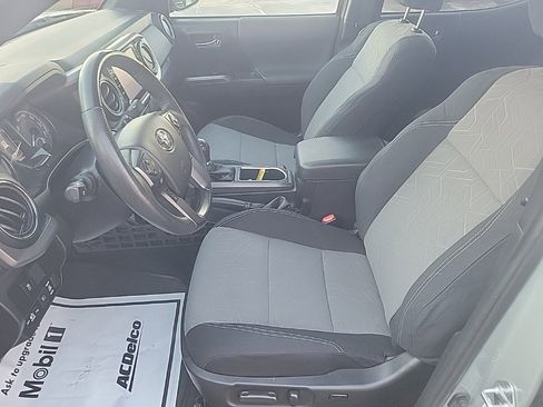 Used 2022 Toyota Tacoma TRD Off-Road image 23