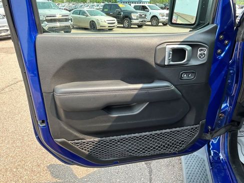 Used 2020 Jeep Wrangler Unlimited Sahara w/ Uconnect 4C Nav & Sound Group AWD/4WD image 14