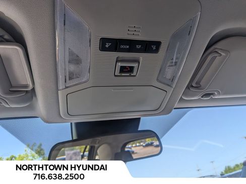 Used 2025 Toyota RAV4 XLE AWD/4WD image 22