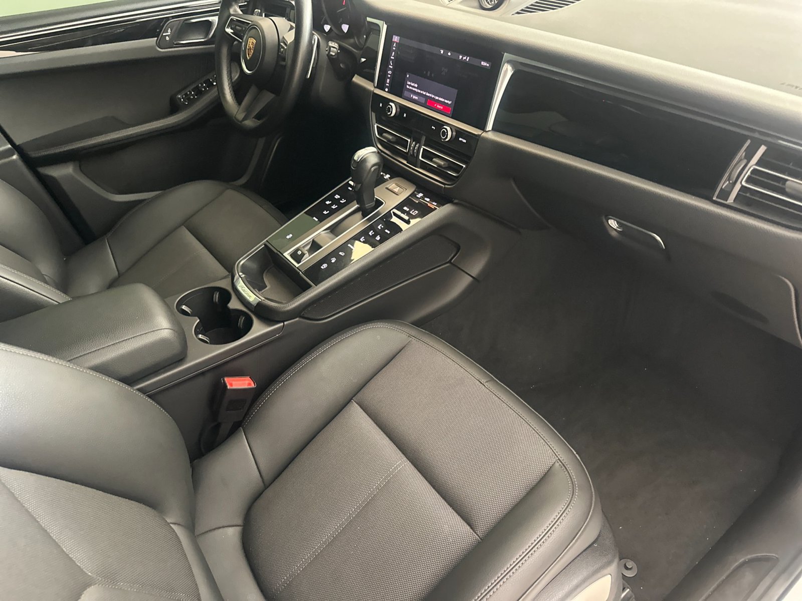 Certified 2023 Porsche Macan AWD/4WD image 16