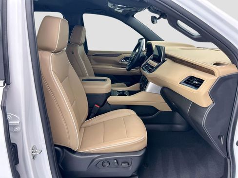 Used 2024 Chevrolet Suburban Premier image 18