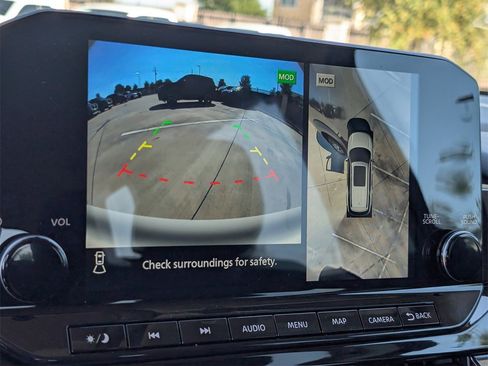 New 2025 Nissan Pathfinder SL image 12