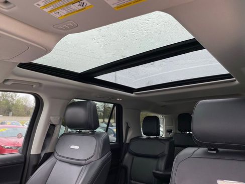 Used 2025 Ford Expedition Platinum image 24