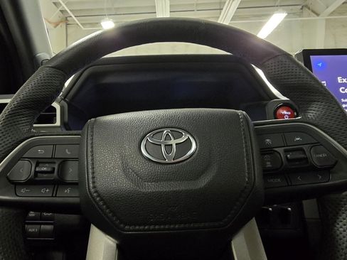 Used 2024 Toyota Tacoma TRD Off-Road image 33