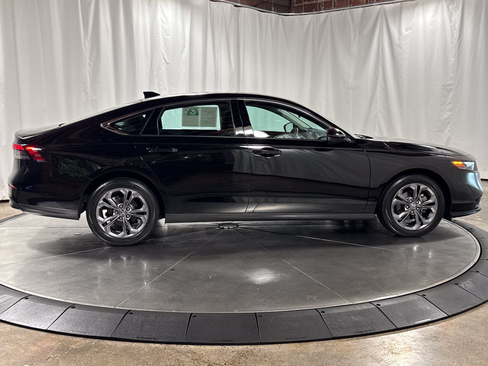 Used 2023 Honda Accord EX image 6