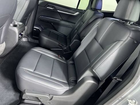 Used 2026 GMC Acadia Elevation w/ Elevation Premium Package FWD image 25