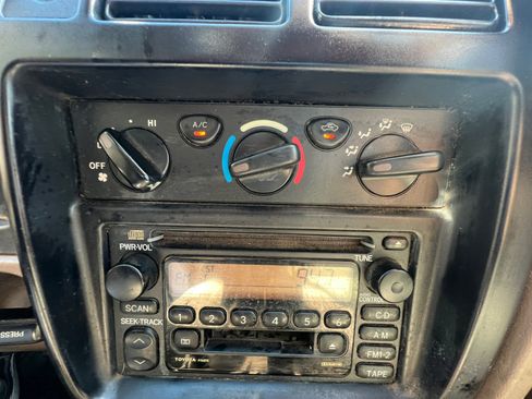 Used 2004 Toyota Tacoma 4x4 Xtracab V6 image 18