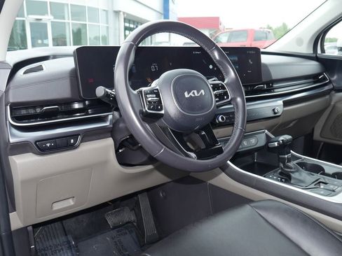 Used 2025 Kia Carnival FWD image 35