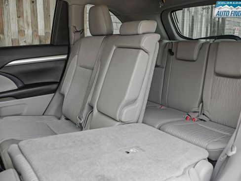 Used 2019 Toyota Highlander Plus AWD/4WD image 25