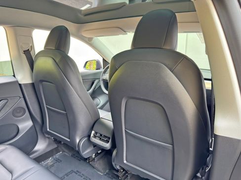 Used 2022 Tesla Model Y Performance image 36