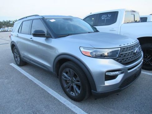 Used 2022 Ford Explorer XLT w/ Equipment Group 202A RWD image 1