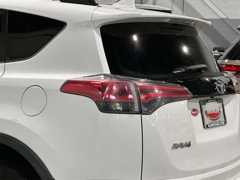 Used 2016 Toyota RAV4 SE image 9
