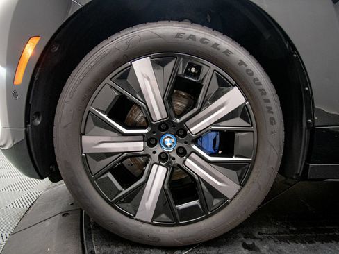 Used 2024 BMW iX xDrive50 w/ Sport Package AWD/4WD image 28