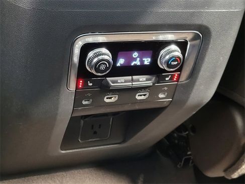 Used 2021 GMC Yukon Denali w/ Denali Premium Package image 17