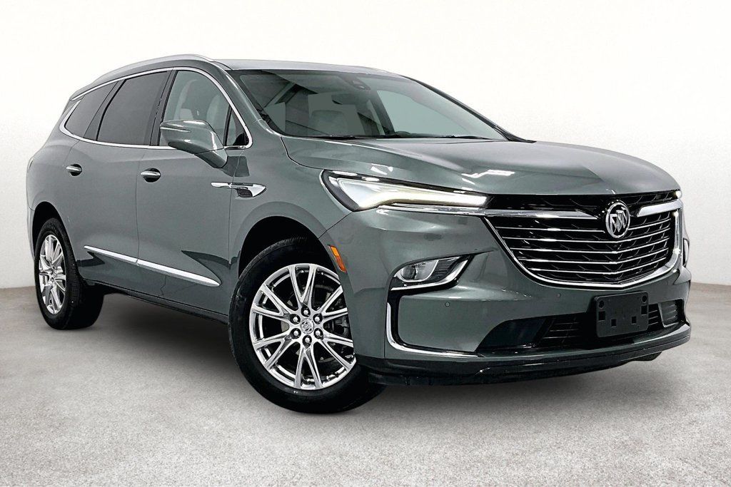 Used 2023 Buick Enclave Premium FWD image 1