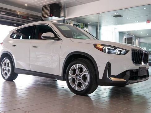 Used 2023 BMW X1 xDrive28i w/ Convenience Package AWD/4WD image 2