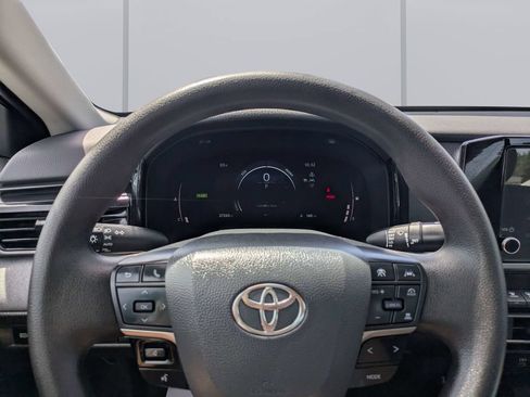 Used 2025 Toyota Camry LE FWD image 28