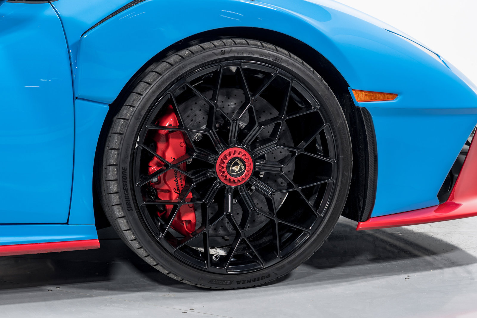 Used 2024 Lamborghini Huracan STO RWD image 47