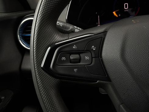 Used 2025 Chevrolet Trax LT FWD image 31