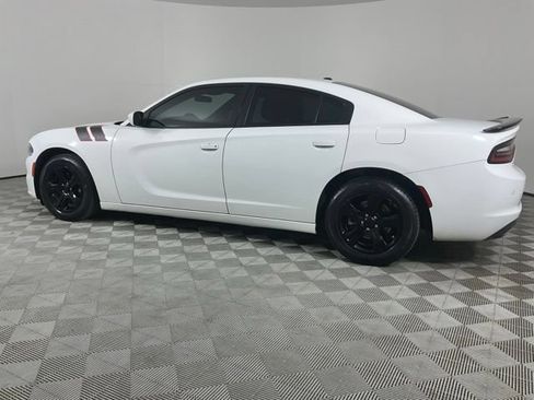 Used 2022 Dodge Charger SXT RWD image 3