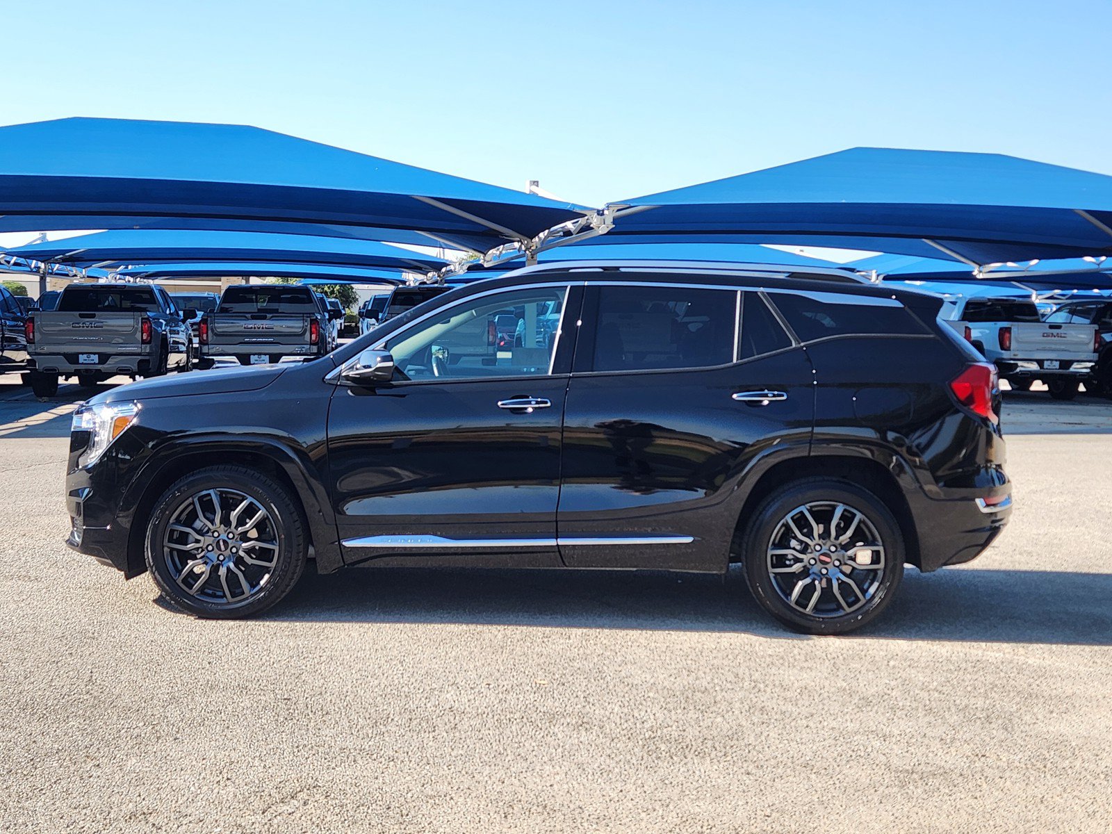 Used 2023 GMC Terrain Denali w/ Black Diamond Edition AWD/4WD image 3