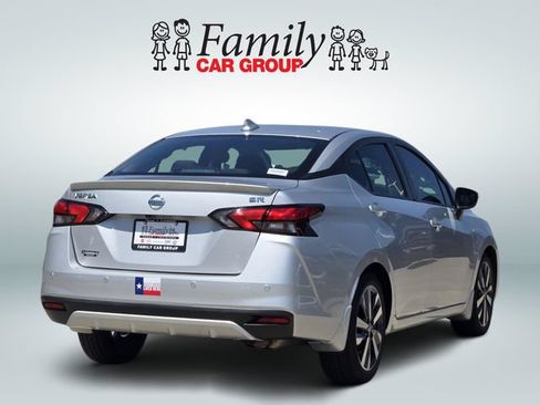 Used 2020 Nissan Versa SR w/ Convenience Package FWD image 4