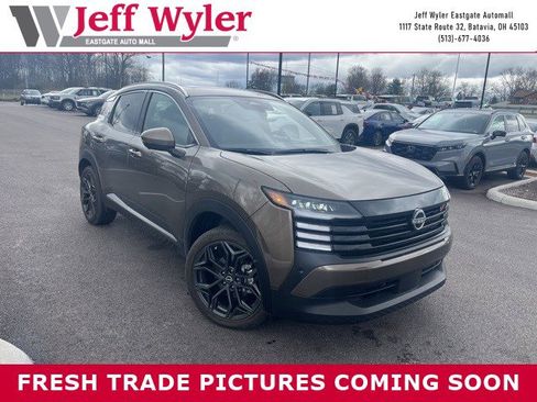 Used 2025 Nissan Kicks SR w/ SR Premium Package image 1