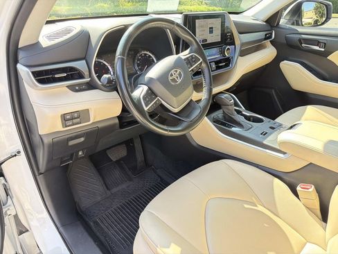 Used 2023 Toyota Highlander XLE FWD image 26