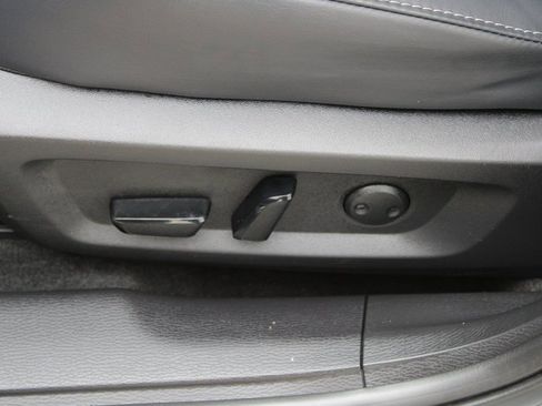 Used 2025 Mitsubishi Outlander SE image 10