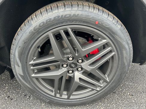 New 2026 Ford Explorer ST-Line w/ ST-Line Street Pack image 9