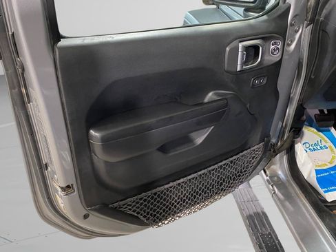 Used 2018 Jeep Wrangler Sport AWD/4WD image 12