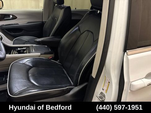 Used 2023 Chrysler Pacifica Limited FWD image 15