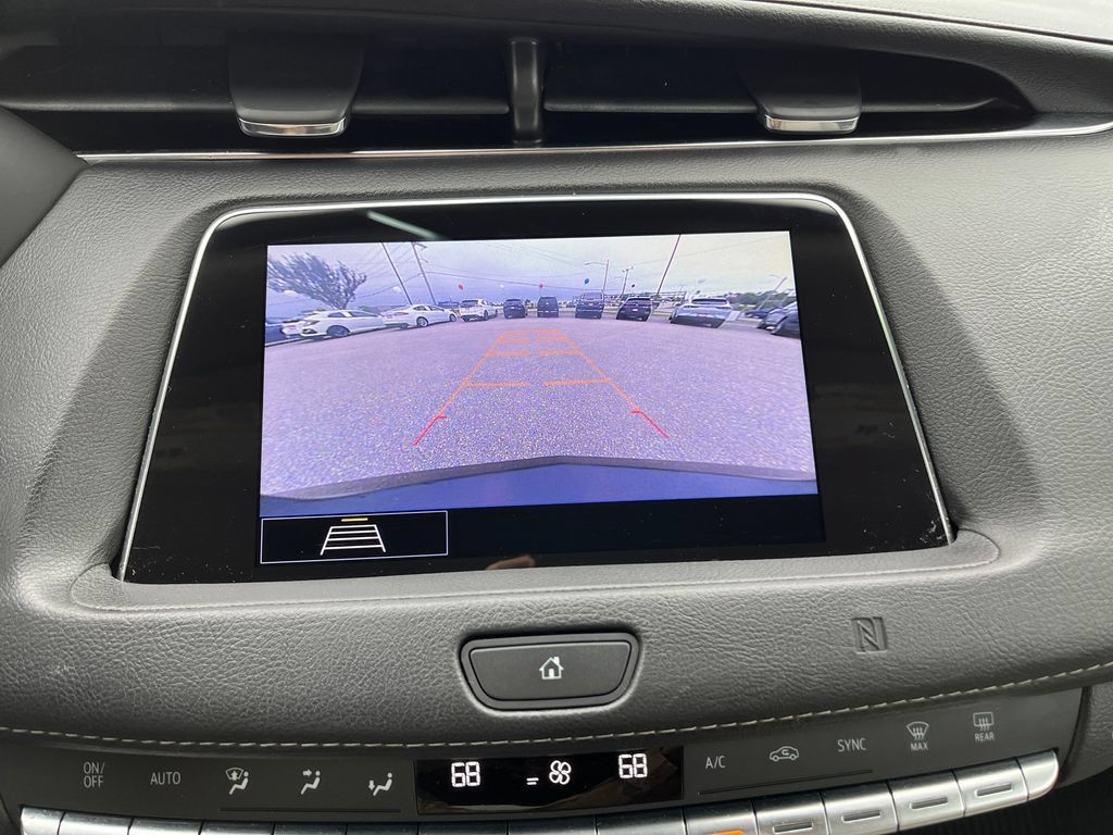 Used 2020 Cadillac XT4 Luxury w/ Cold Weather Package FWD image 25