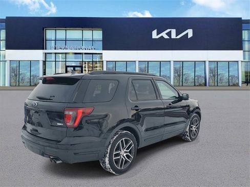 Used 2018 Ford Explorer Sport image 3