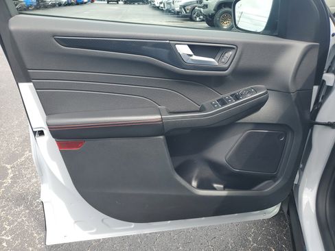 Used 2025 Ford Escape ST-Line image 16