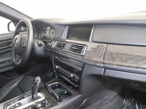 Used 2013 BMW 750i xDrive image 44