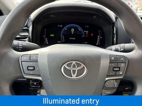 Used 2025 Toyota Camry LE image 13
