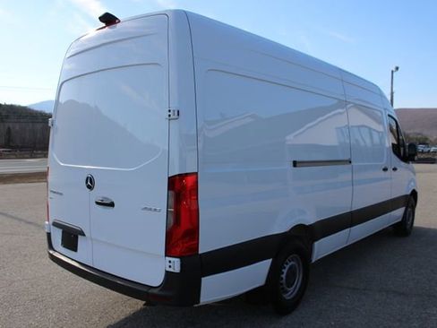 Used 2023 Mercedes-Benz Sprinter 2500 image 32