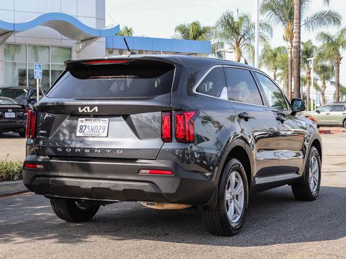 Used 2022 Kia Sorento LX AWD/4WD image 11
