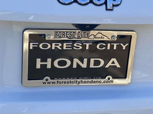 Used 2024 Jeep Compass Latitude image 30